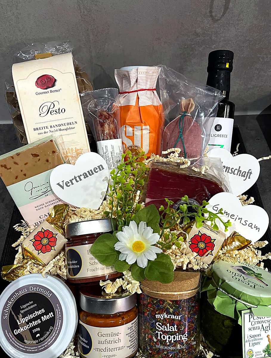 Präsentkorb mit Lippischen Spezialitäten, liebevoll arrangiert